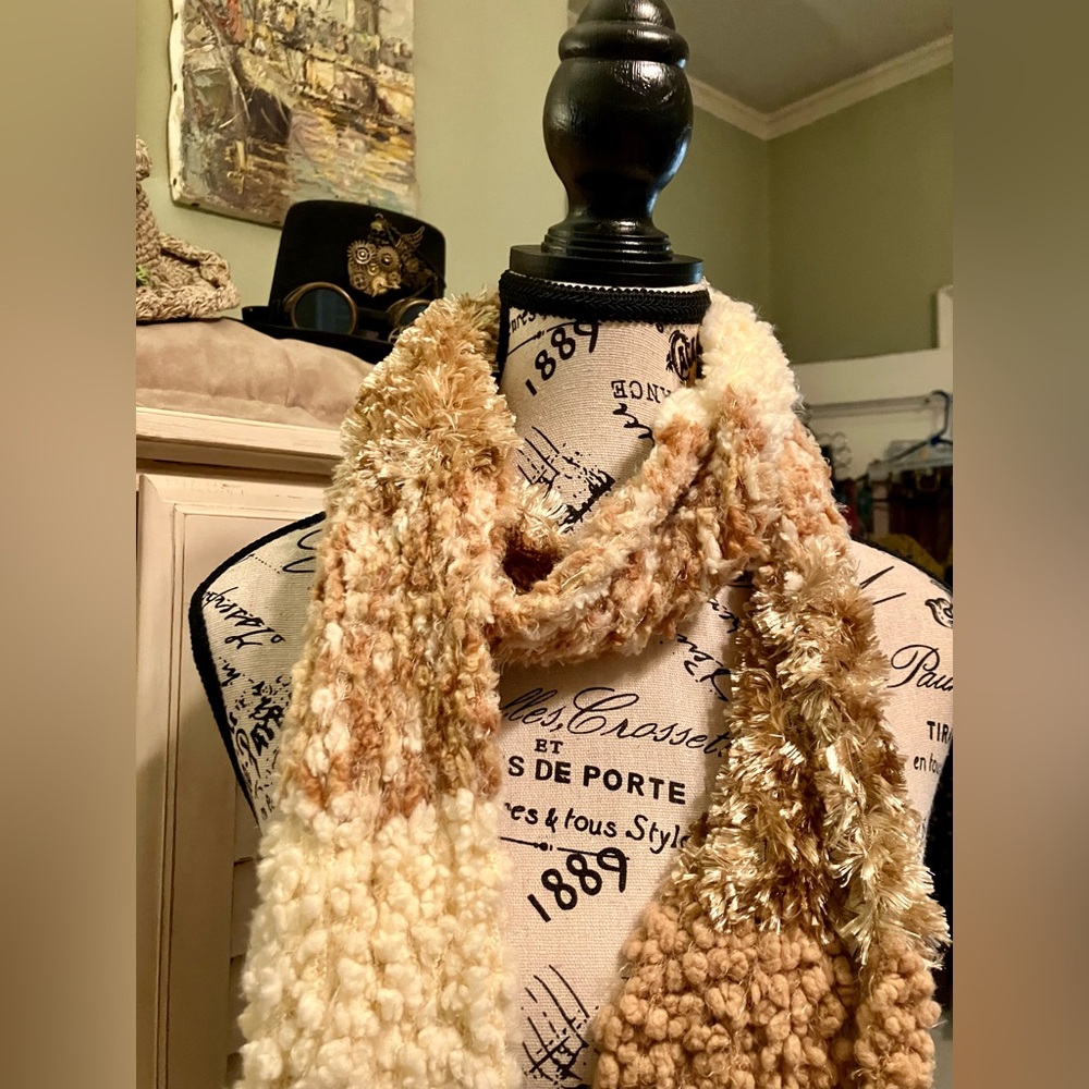 Textured scarf - Picture 3 of 4